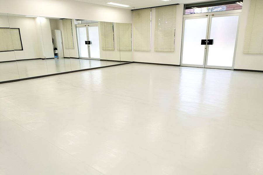 大型ミラー9枚完備